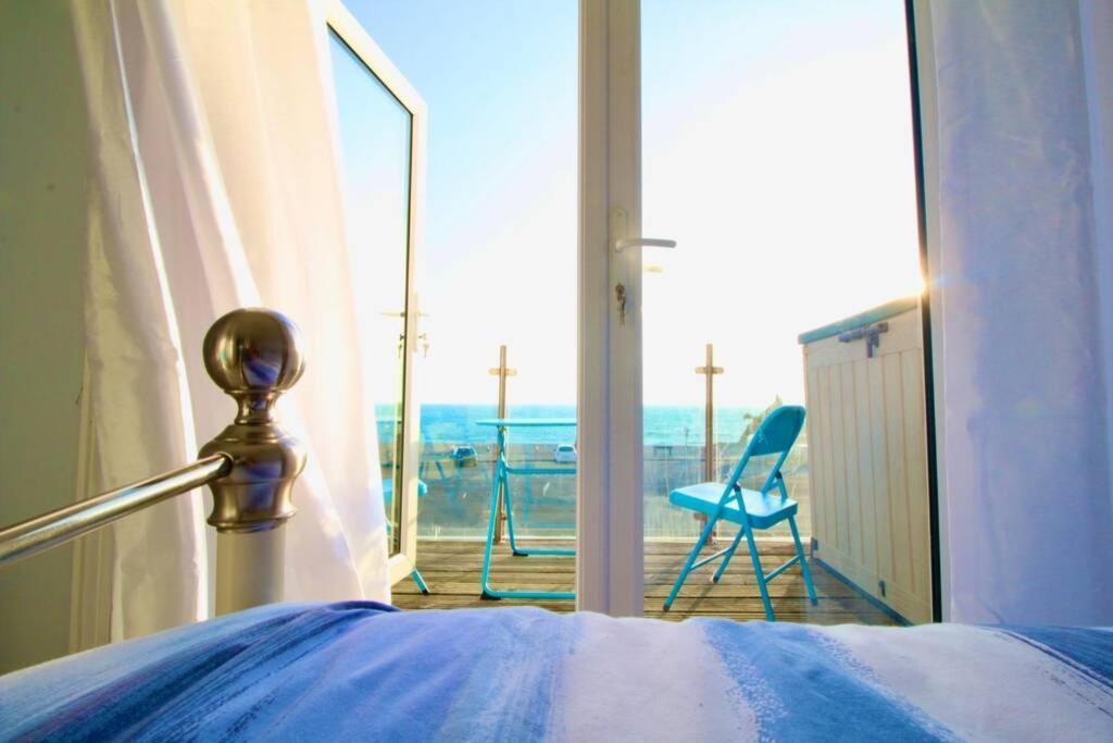 סיפורד Serenity "Your Calm Seafront Retreat" By Air Premier מראה חיצוני תמונה