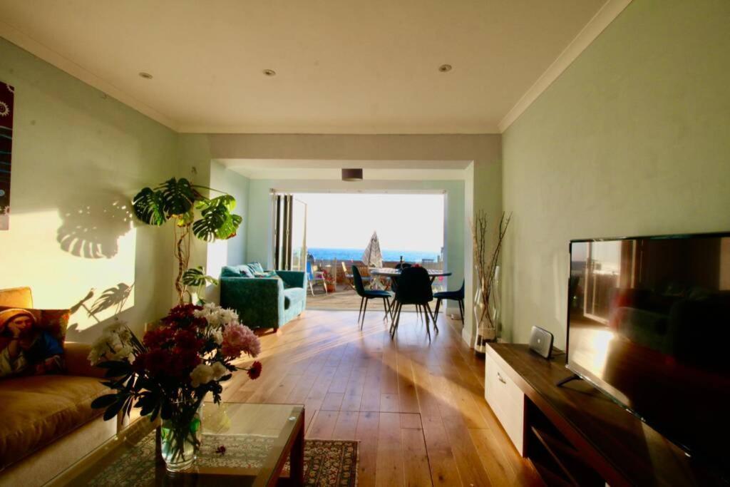 סיפורד Serenity "Your Calm Seafront Retreat" By Air Premier מראה חיצוני תמונה